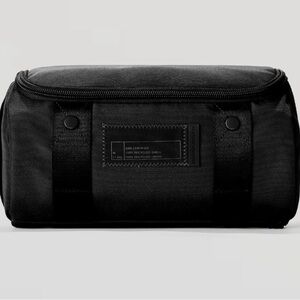 NWT: DAGNE DOVER SEOUL DOPP KIT in size large and black